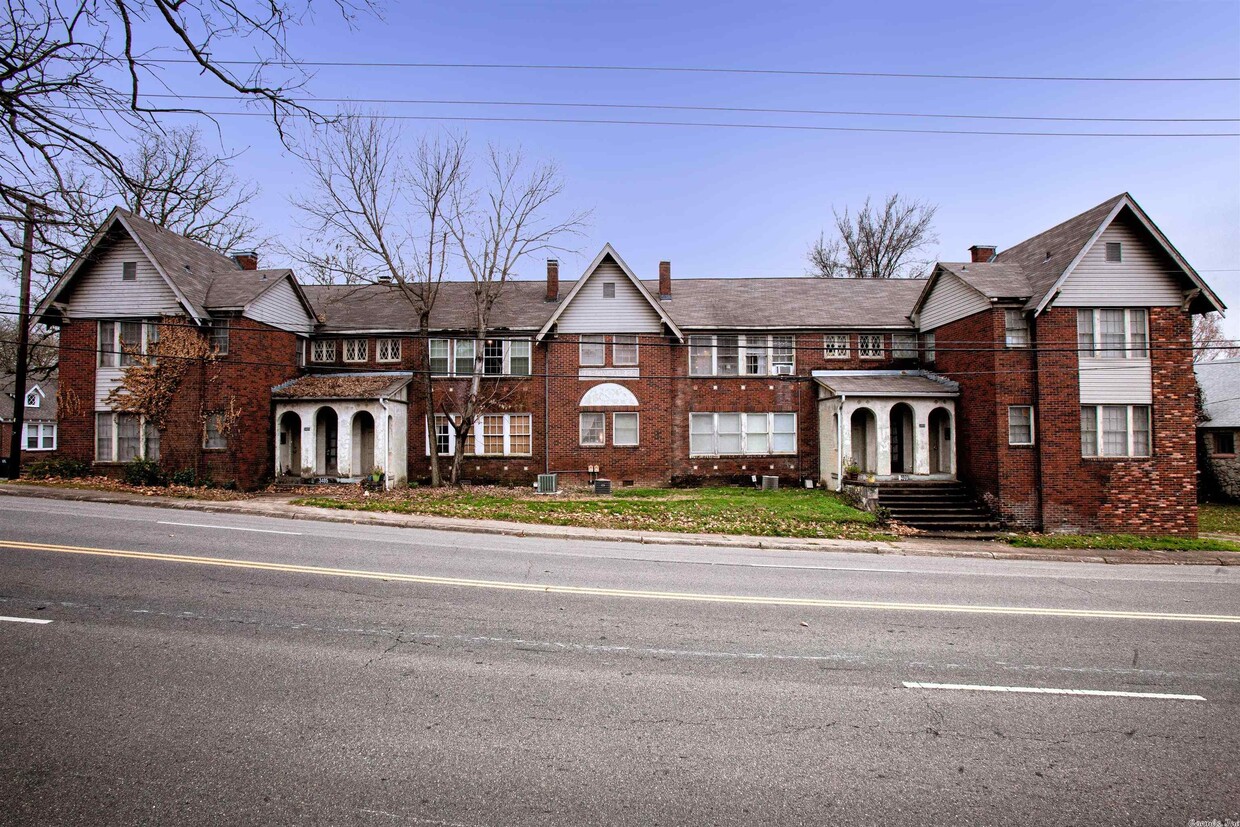 Primary Photo - 3405 W Markham St