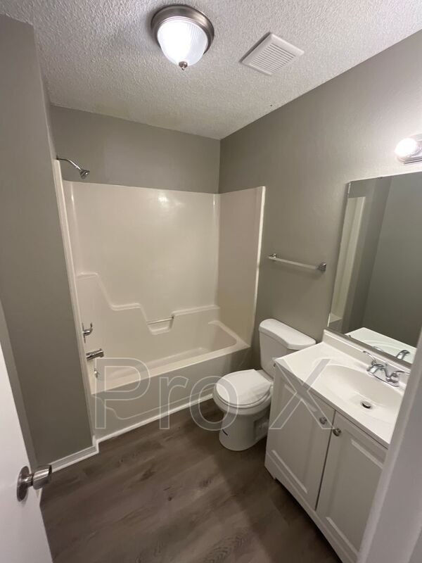 11061108 S Joplin St Unit 1106 S Joplin Apt E, Pittsburg, KS 66762 Condo for Rent in