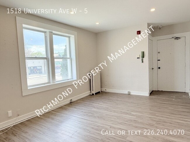 Photo du bâtiment - 1518 University Ave W