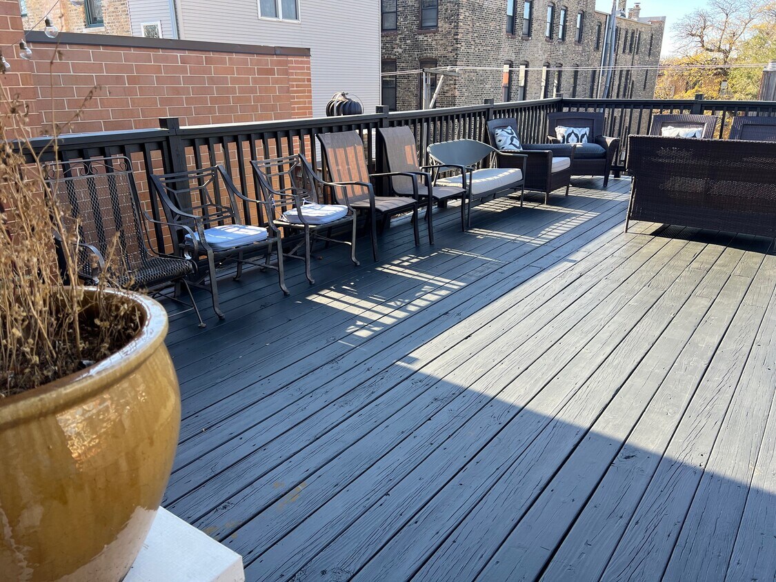 Foto principal - 2112 N Kenmore Ave
