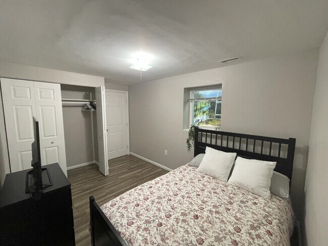 Foto del edificio - 9059 Centerway Rd