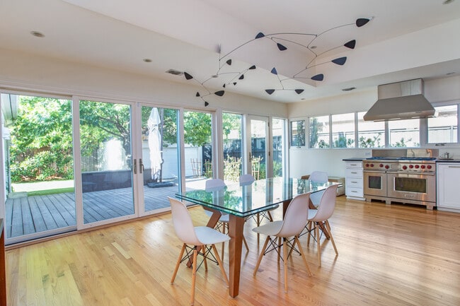 Dinning area - 4641 Belclaire Ave