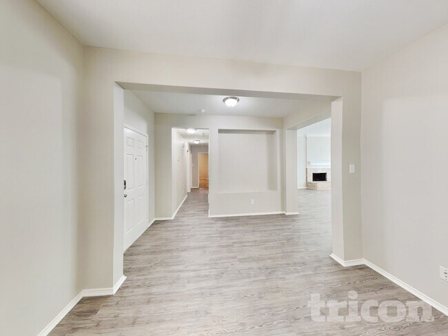 Building Photo - 304 Wooded Way