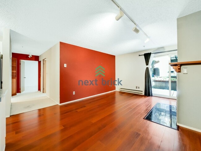 Building Photo - 2 Bed 1 Bath Condo in Desirable Capitol Hill