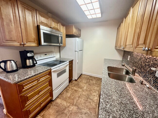 Building Photo - 4032 Swansea Crescent