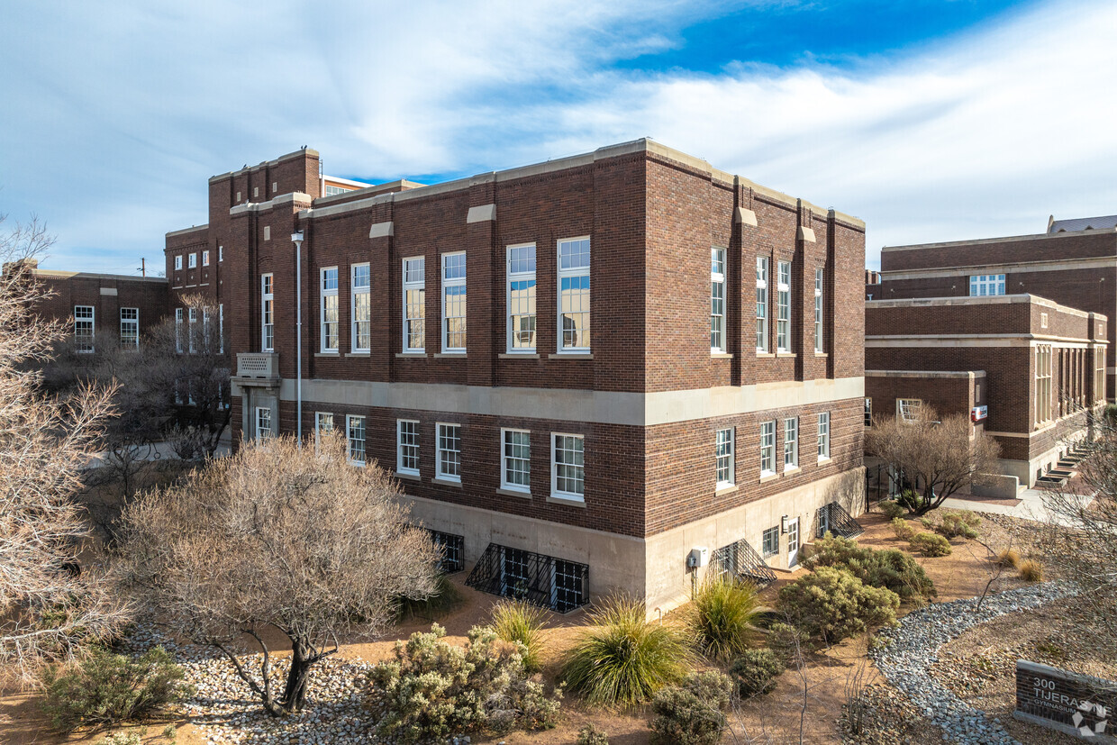 Primary Photo - Gym Lofts at Albuquerque High