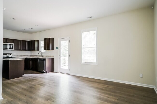 Building Photo - 151 Oakdale Ave