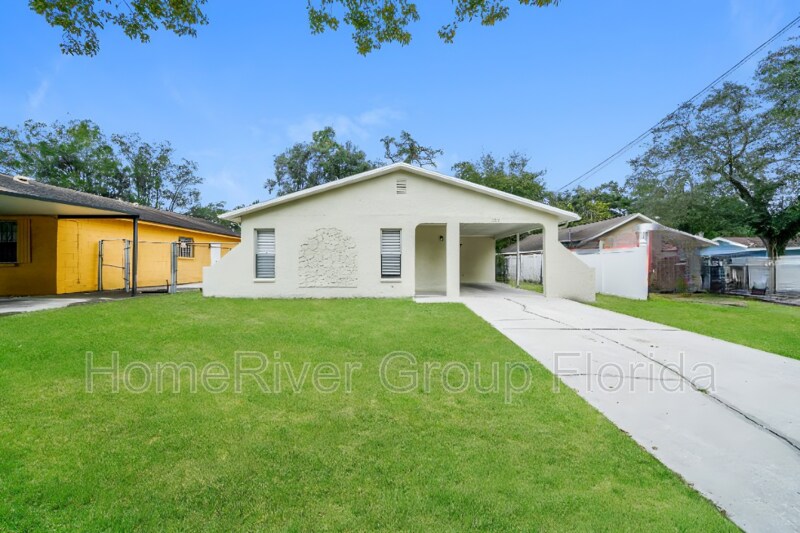 Primary Photo - 1706 E Genesee St