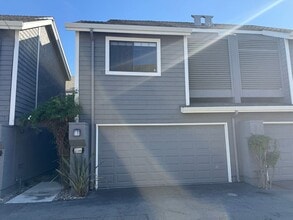 Building Photo - 1166 Capri Dr
