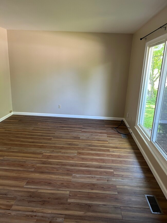 Building Photo - 305 Waverly Dr