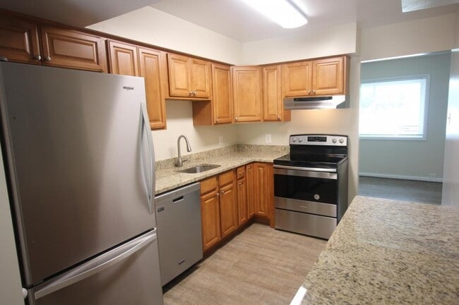 Building Photo - 825 Sugarland Run Dr.