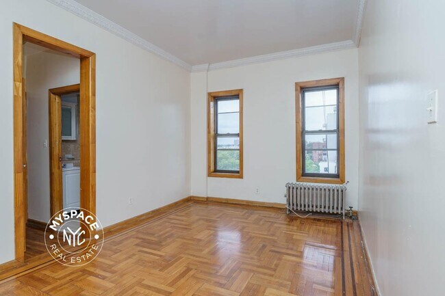 Foto del edificio - 740 Empire Blvd