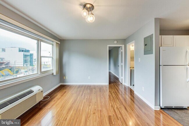 Foto del edificio - 604 Longfellow St NW