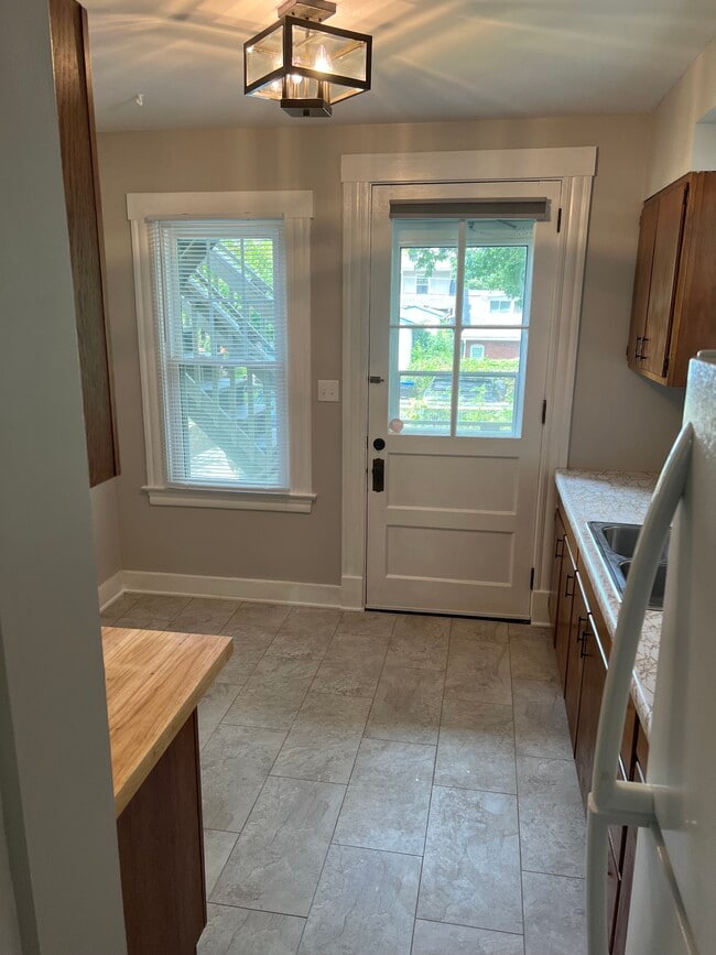 Foto del edificio - 1635 Eastern Pky