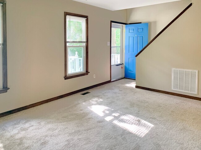 Foto del edificio - Beautiful 4 Bedroom, 2 Bathroom Cape in Ch...