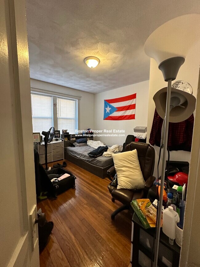 Building Photo - 1111 Boylston St