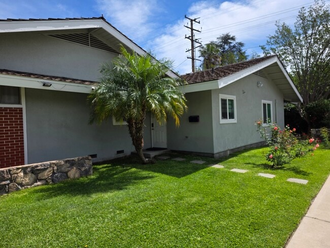 Building Photo - 2156 Valentine Pl