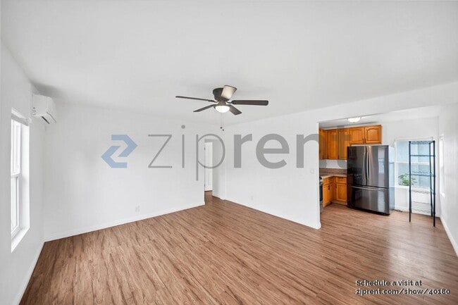 Building Photo - 4057 S Hoover St