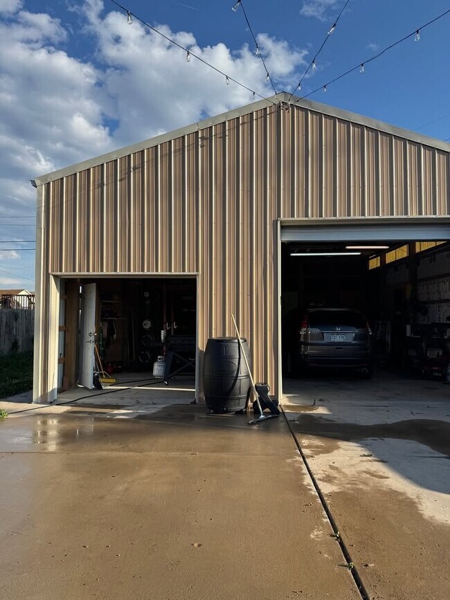 Building Photo - 1460 Marigold Dr