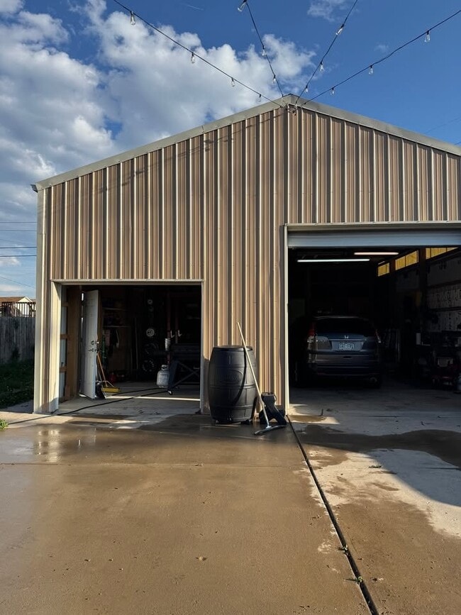 Photo - 1460 Marigold Dr House