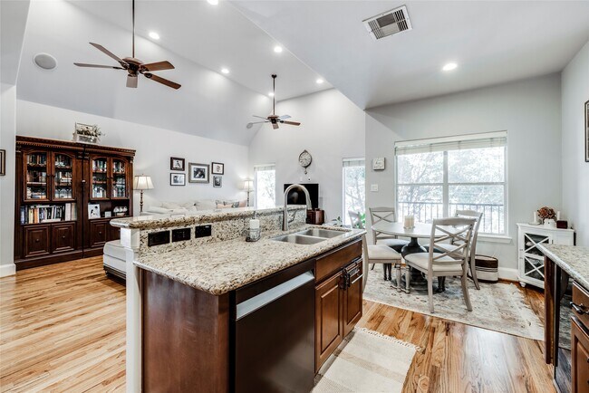 Foto del edificio - 5212 Washington Ave