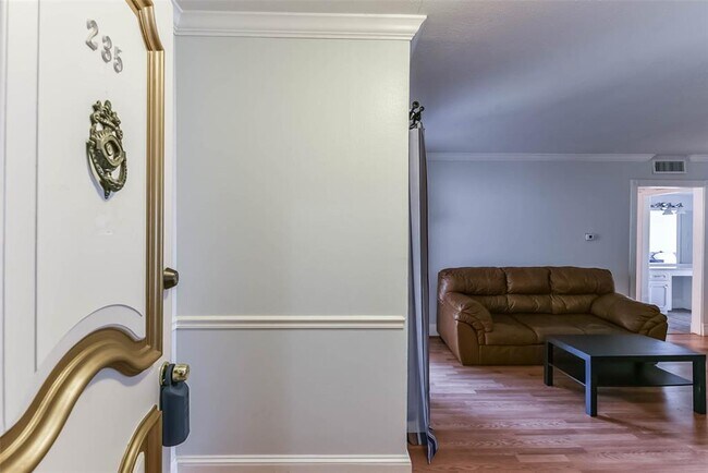 Foto del edificio - 7600 Burgoyne Rd