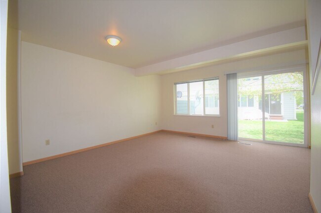 Foto del edificio - Centrally Located 3b 1.5ba Rose Park Townhouse with Garage and Patio!
