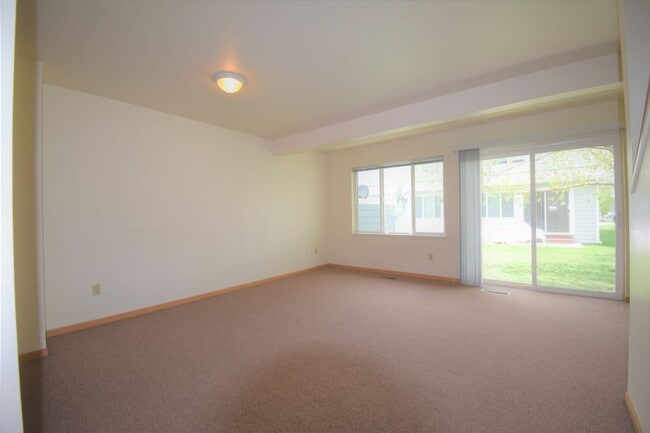 Building Photo - Centrally Located 3b 1.5ba Rose Park Townhouse with Garage and Patio!