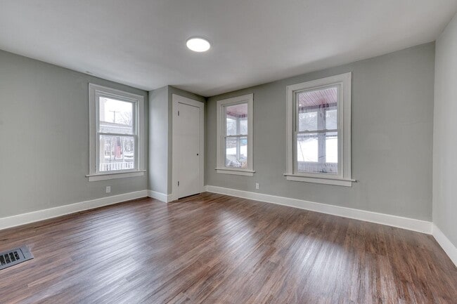 Building Photo - 68 Lewis Ave