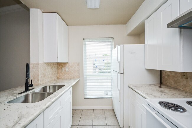 Foto del edificio - 3900 Woodchase Dr