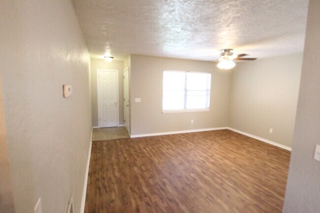 Foto del edificio - 4029 N Nicklas Ave