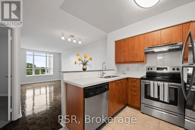 Building Photo - 515 Rosewell Ave