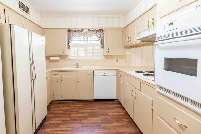 Foto del edificio - Charming 2 bedroom/2 bathroom Downstairs Unit