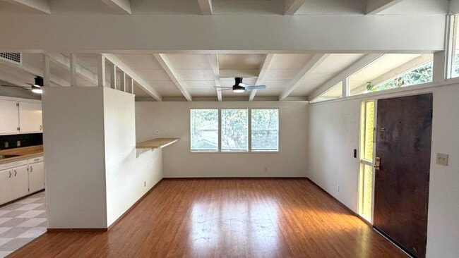 Building Photo - Martinez! 3 bedroom 1 bath Single family home!