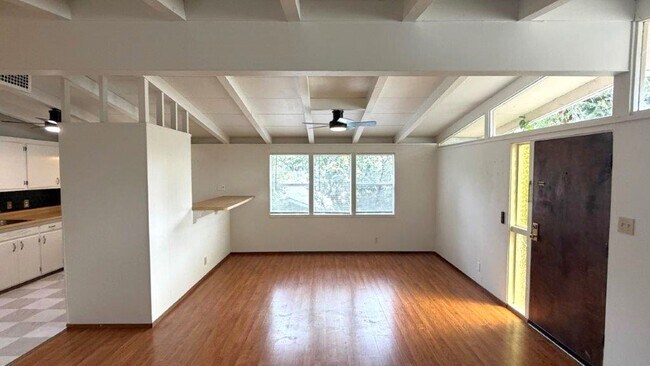 Foto del edificio - Martinez! 3 bedroom 1 bath Single family home!