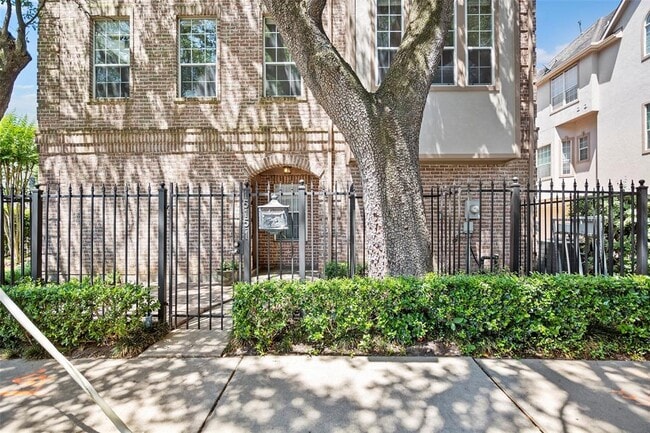 Building Photo - 1515 Oakdale St
