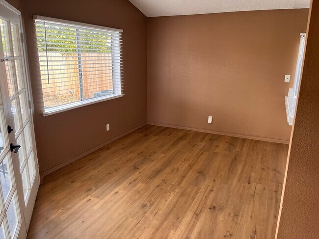 Foto del edificio - 24418 Electra Ct