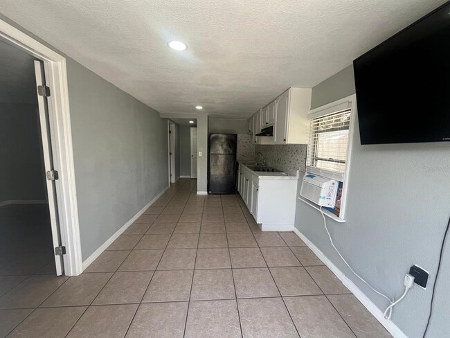 Building Photo - 1400 Dakota Ave