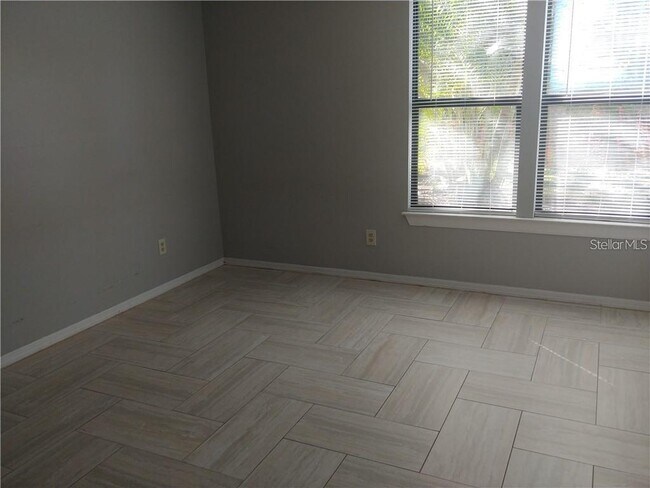 Foto del edificio - 4033 Crockers Lake Blvd