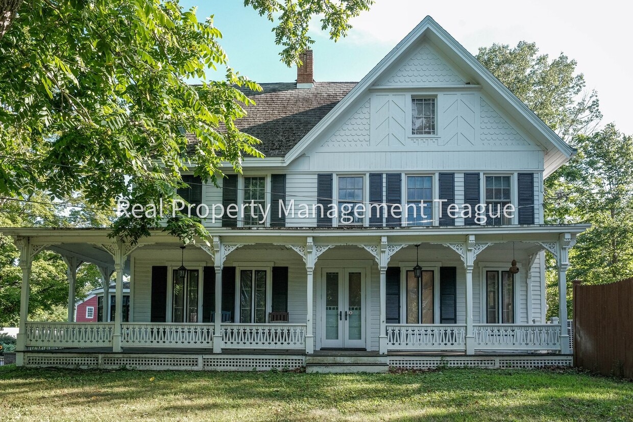 Primary Photo - Dream home in Altamont