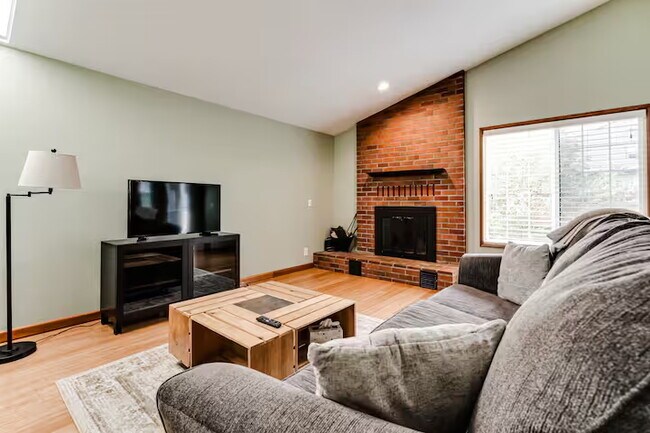 Building Photo - 2644 Willona Dr