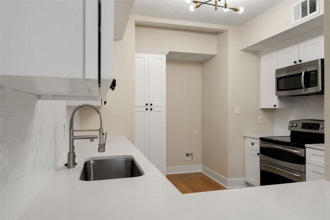 Foto del edificio - 1300 Augusta Dr