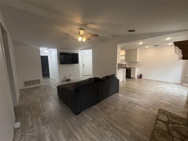 Building Photo - 5814 Shreveport Dr