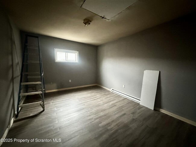 Building Photo - 127 N River St