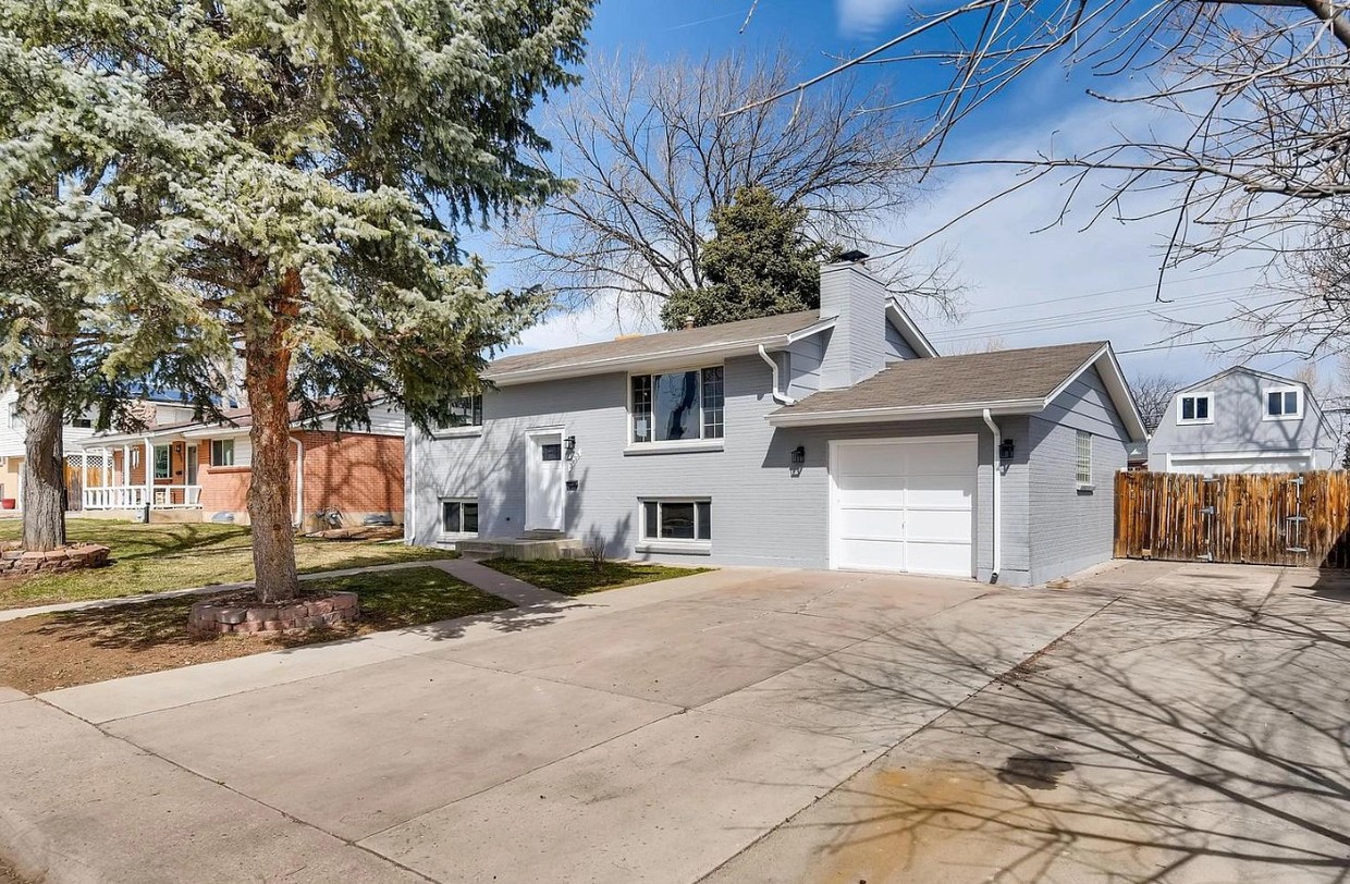 Primary Photo - 3933 W Quinn Pl