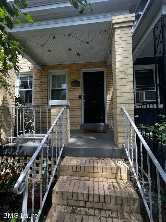 Building Photo - 2 br, 2 bath House - 1133 Abbey Pl NE