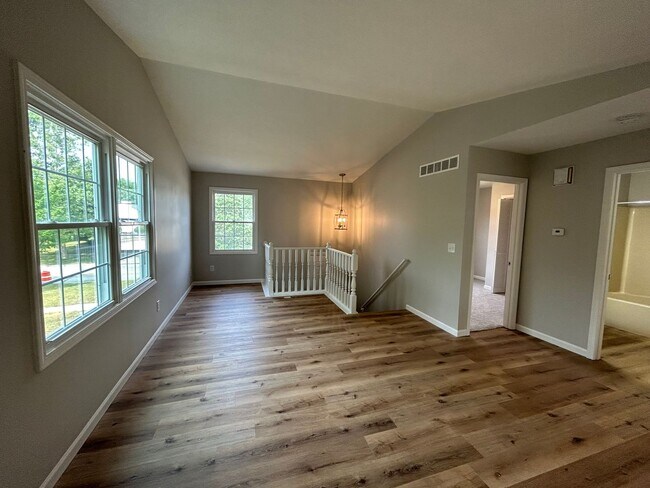 Building Photo - Updated 3 Bedroom Duplex!