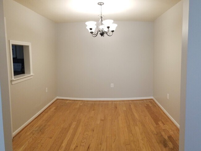 Building Photo - 500 Umstead Drive, Unit 101A