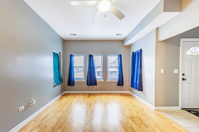 Foto del edificio - 2446 W 69th St