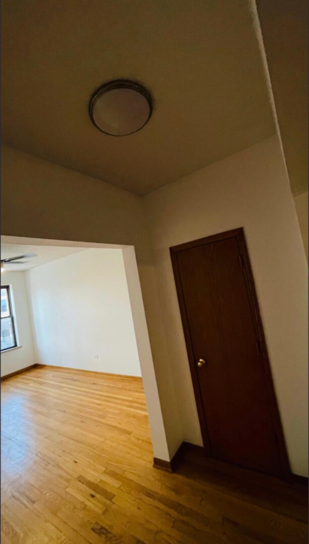 Building Photo - 2333 W Chicago Ave